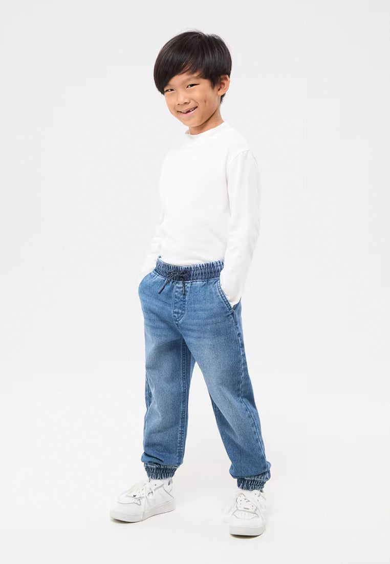 Jogger Model Jeans