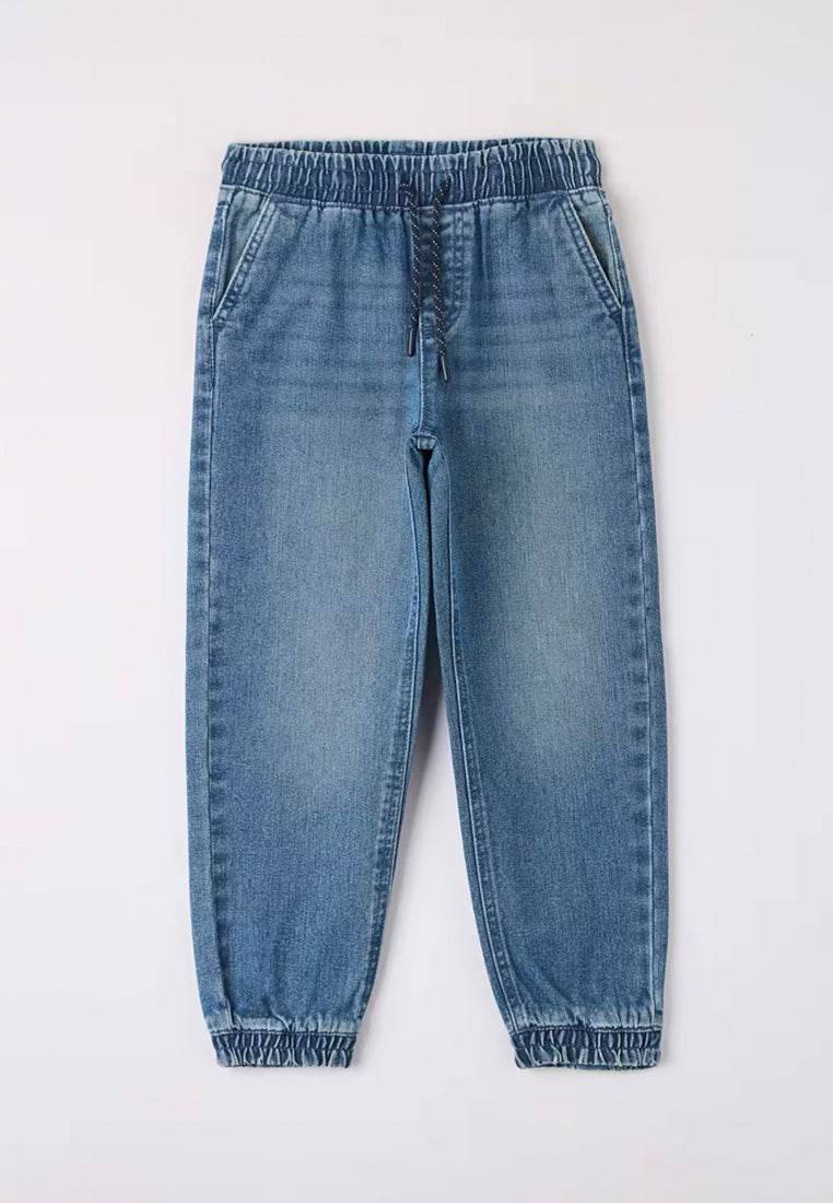 Jogger Model Jeans