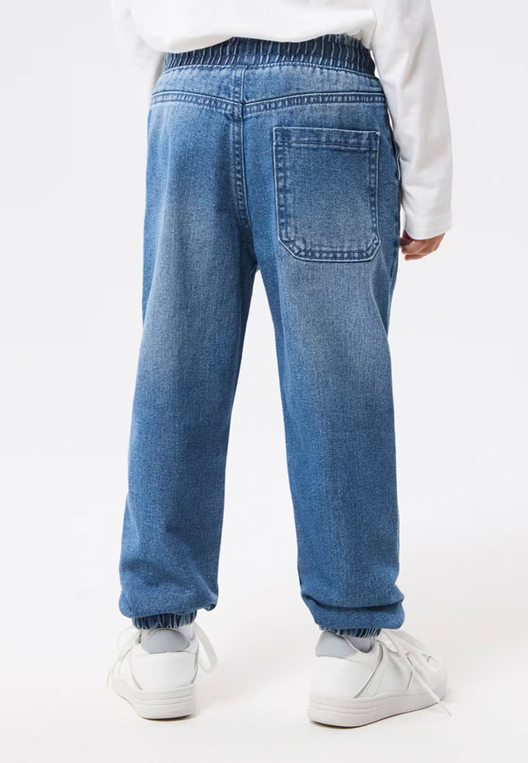 Jogger Model Jeans