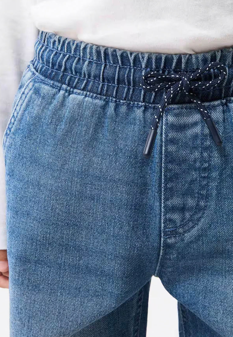 Jogger Model Jeans