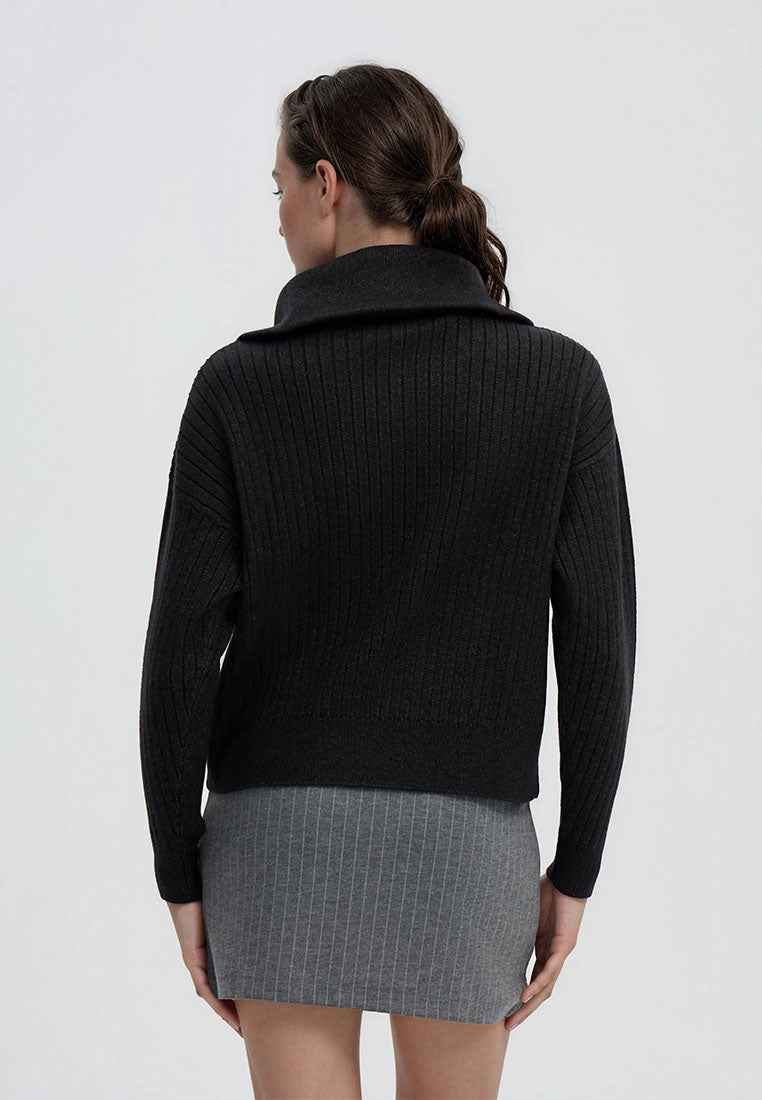 Women's Ribbed knit top with zip neck
