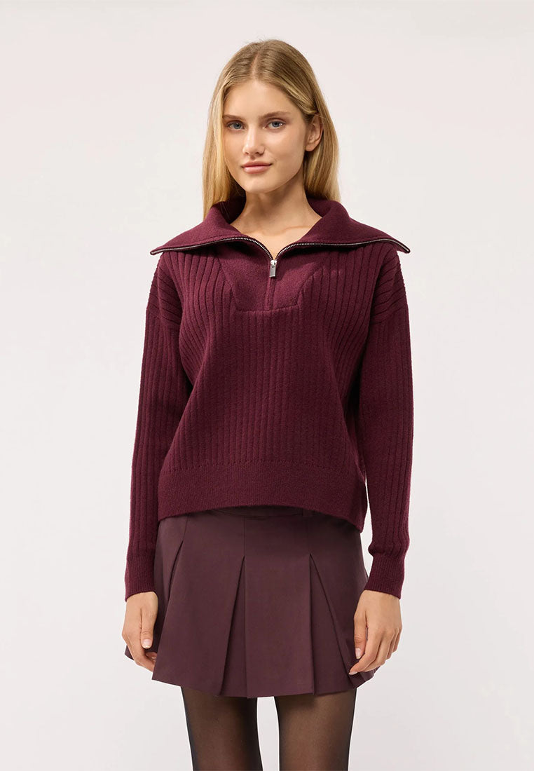 Women's Ribbed knit top with zip neck
