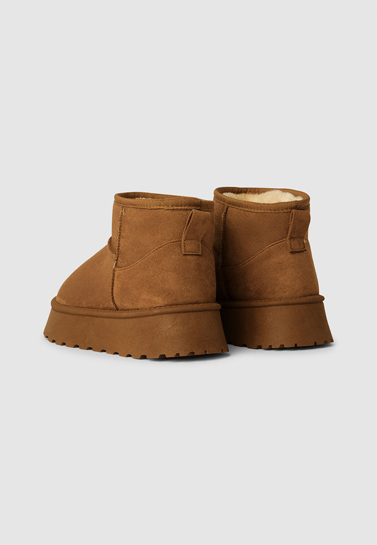 Woman Footwear