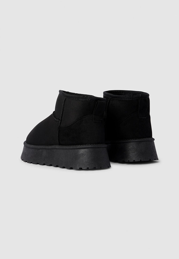 Woman Footwear
