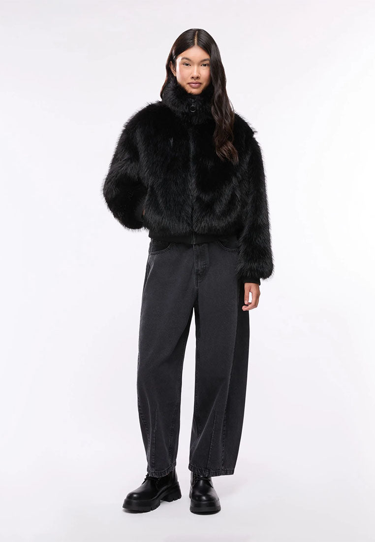 Women's Long faux fur bomber with zip closure