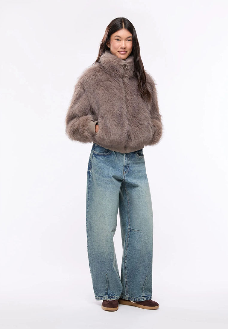 Women's Long faux fur bomber with zip closure