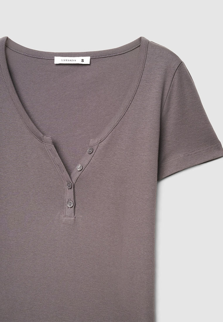 Plain coloured crew neck T-shirt