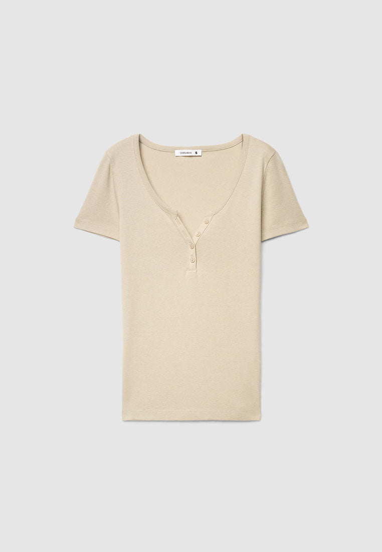 Plain coloured crew neck T-shirt