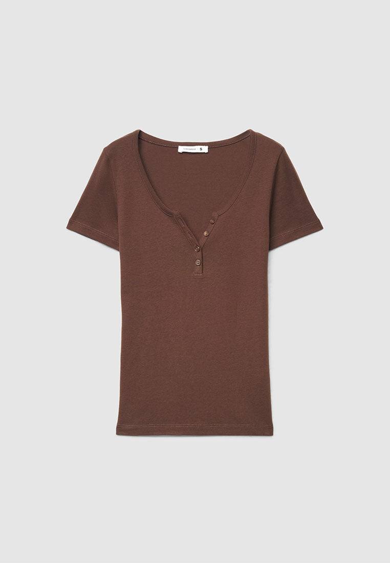 Plain coloured crew neck T-shirt