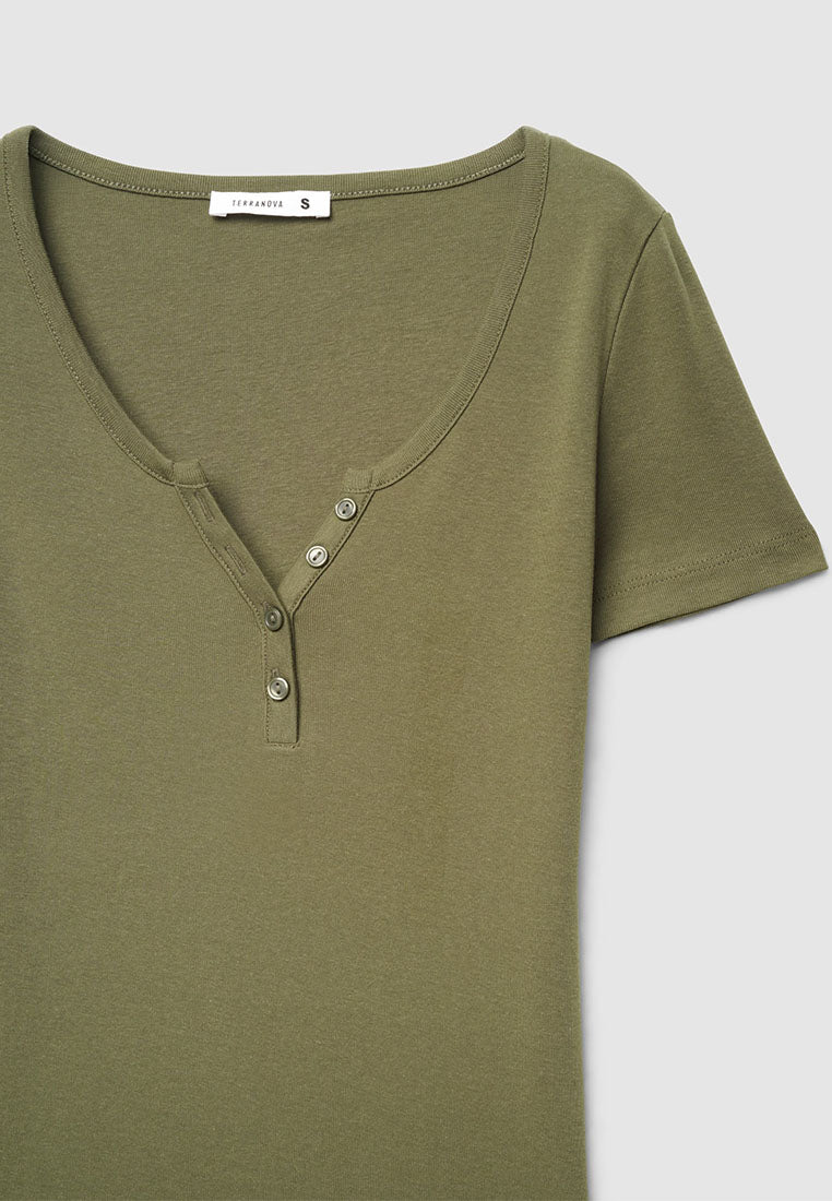 Plain coloured crew neck T-shirt