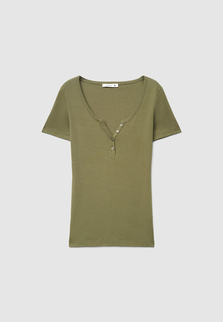 Plain coloured crew neck T-shirt