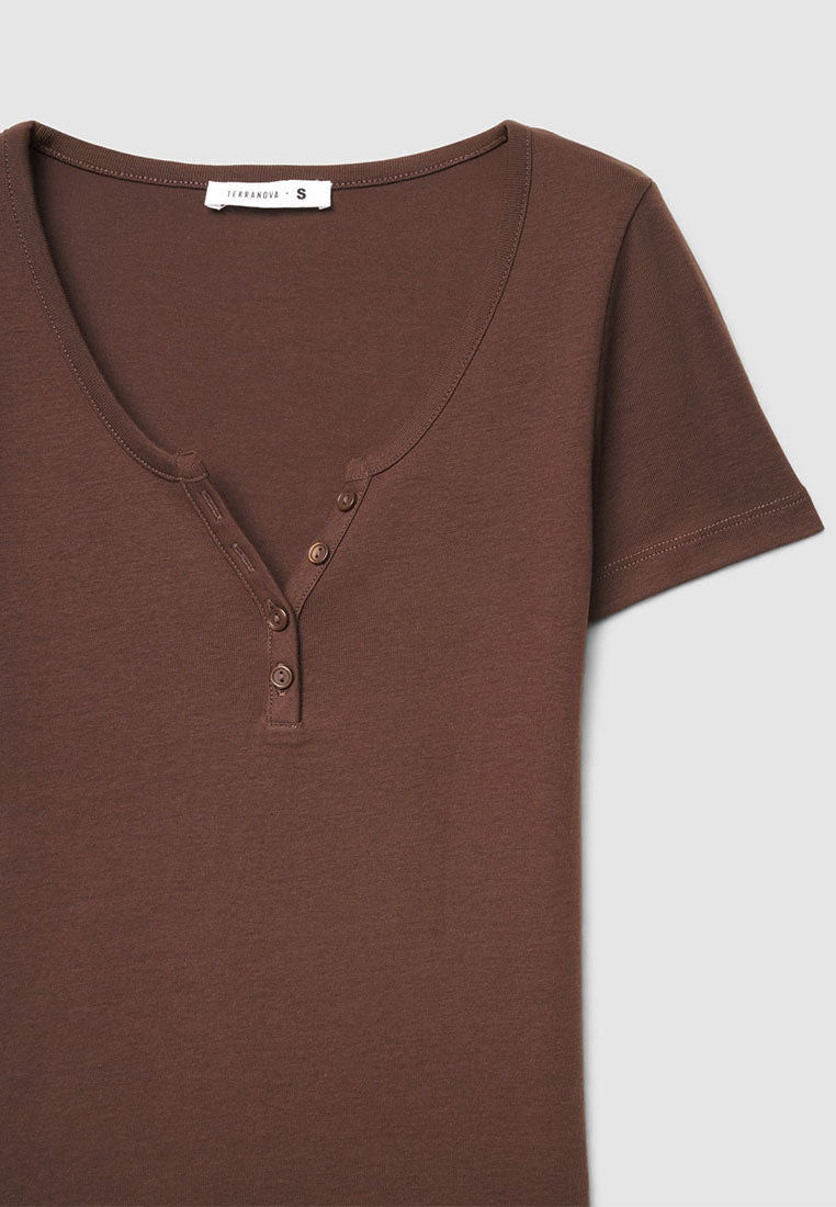 Plain coloured crew neck T-shirt