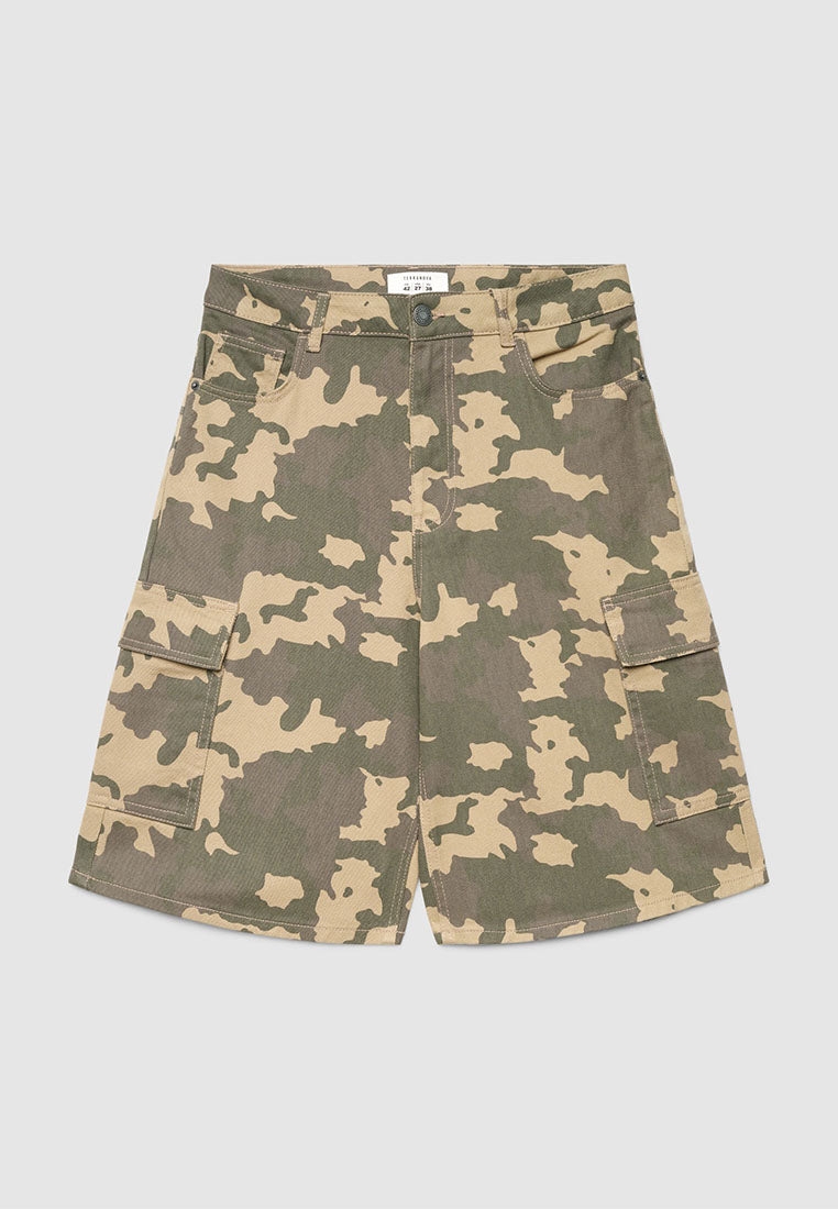 Women's Camouflage Print Cargo Shorts