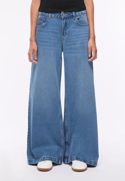 Women's Low-Rise Baggy Jeans