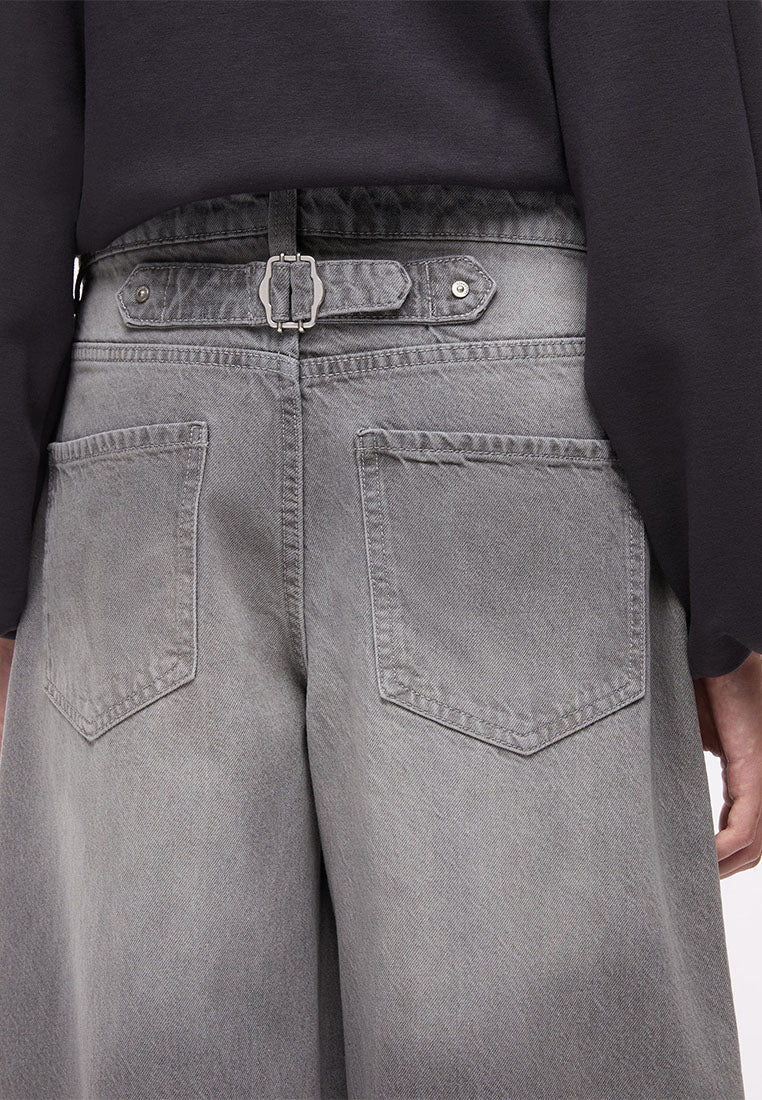 Women's Barrel Jeans with Back Buckle