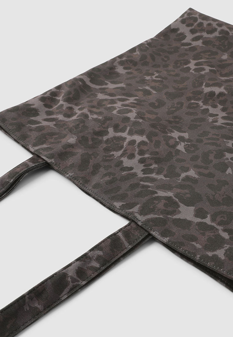 Women's Shopper with animal print