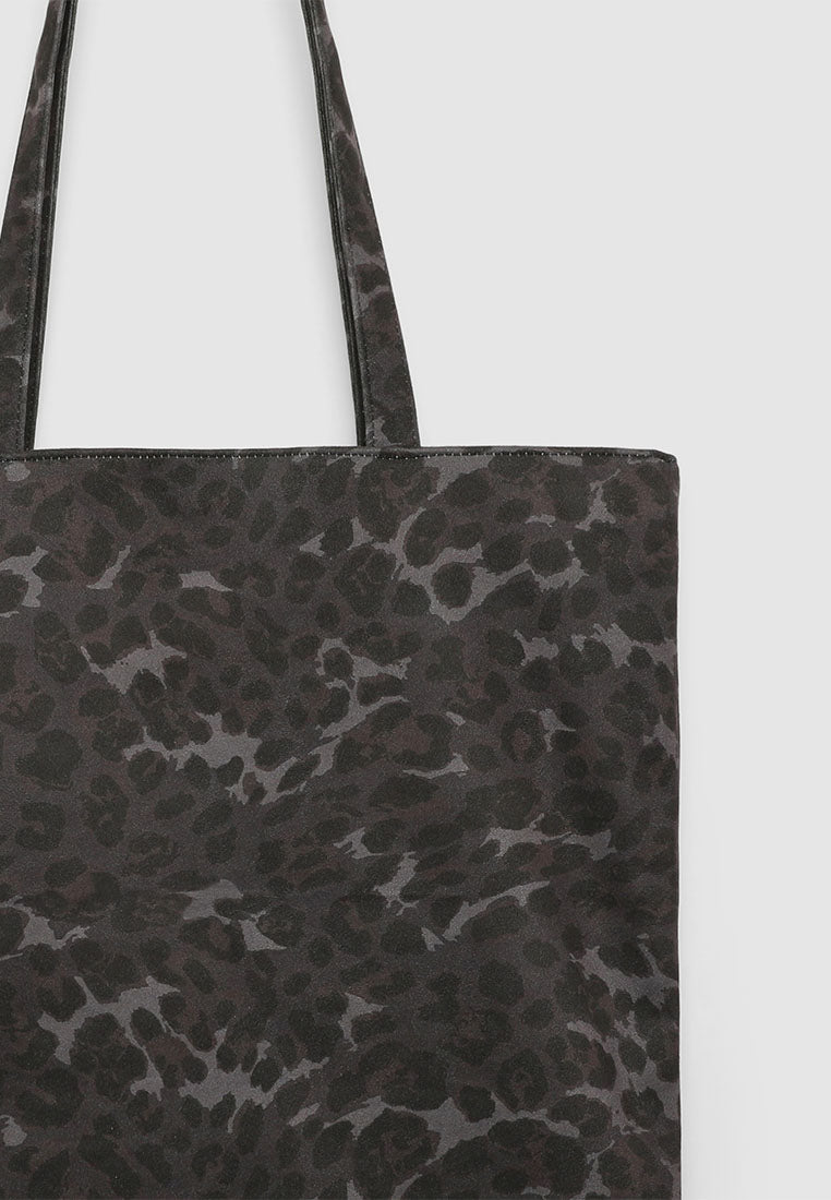 Women's Shopper with animal print