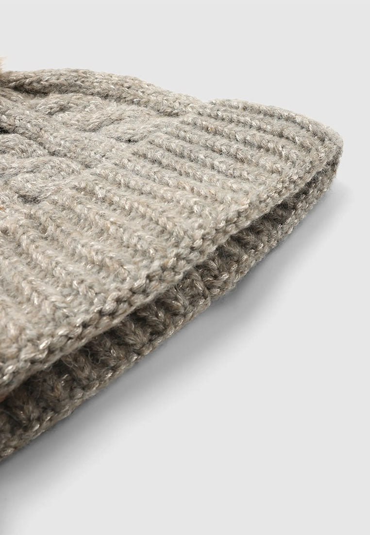 Women's Braided beanie with shimmering pompom