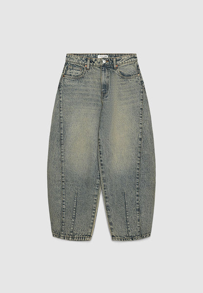 Women's Curved Leg Tapered Jeans