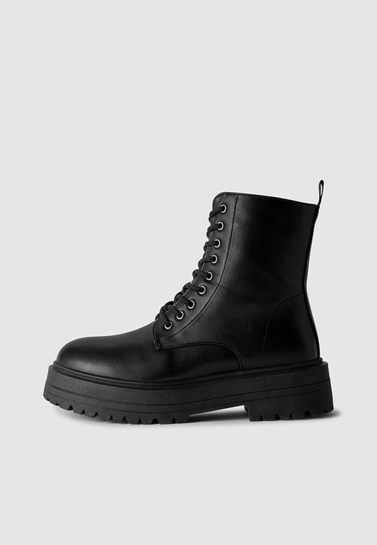 Woman Footwear