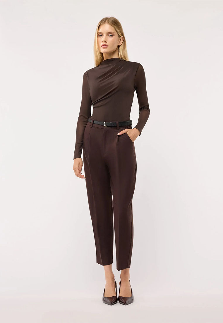 Women's Chino trousers with pleats and belt