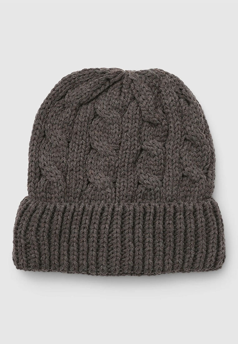 Women's Knitted cable hat with cuff