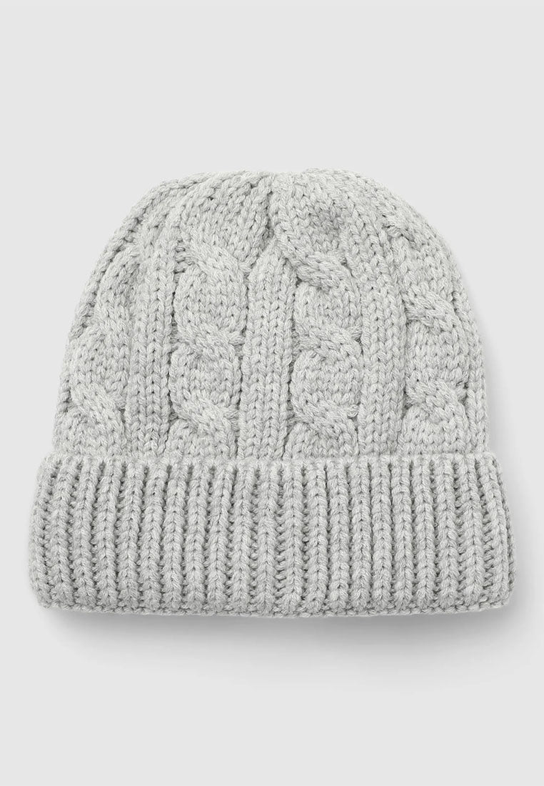 Women's Knitted cable hat with cuff