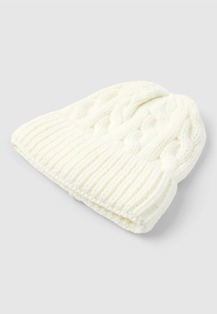 Women's Knitted cable hat with cuff