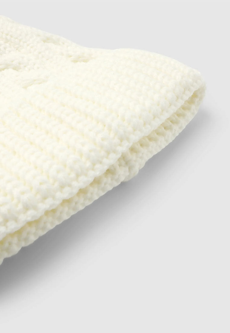 Women's Knitted cable hat with cuff