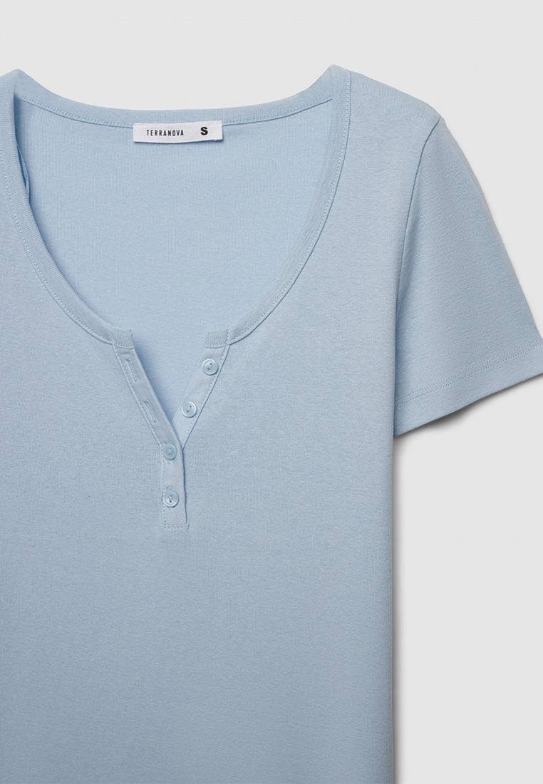 Plain coloured crew neck T-shirt