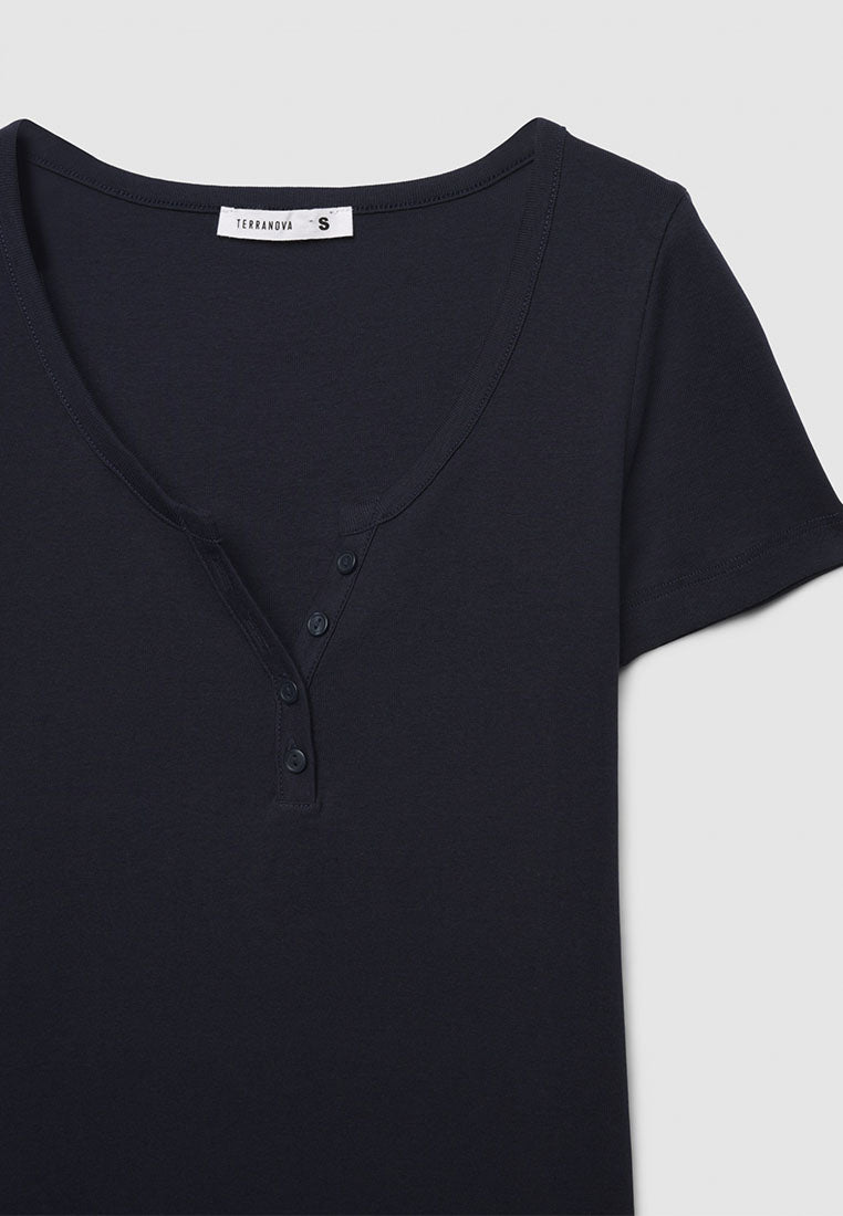 Plain coloured crew neck T-shirt