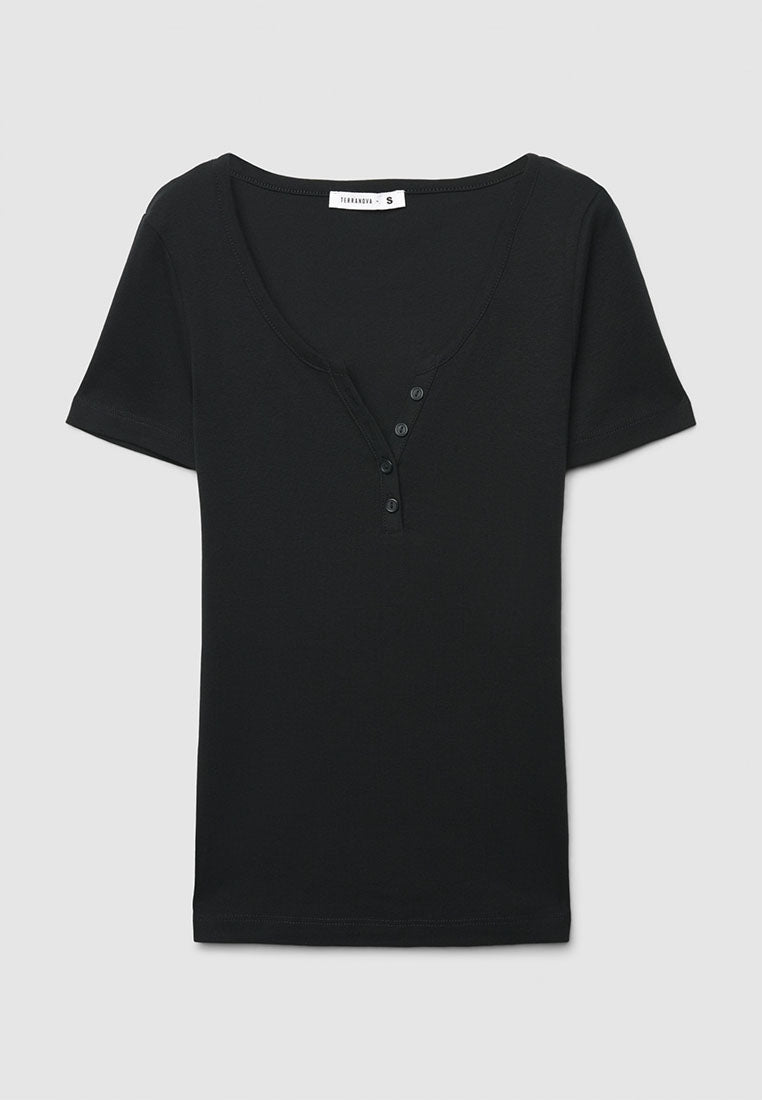 Plain coloured crew neck T-shirt