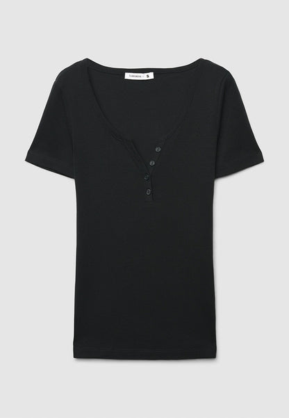 Plain coloured crew neck T-shirt