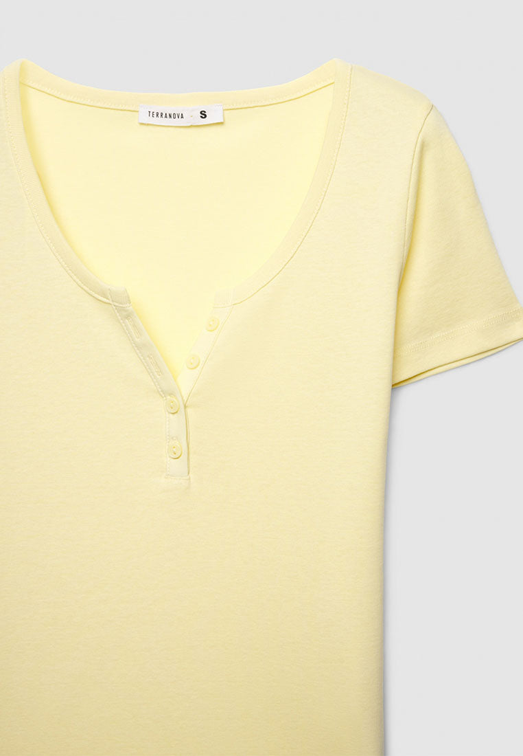 Plain coloured crew neck T-shirt