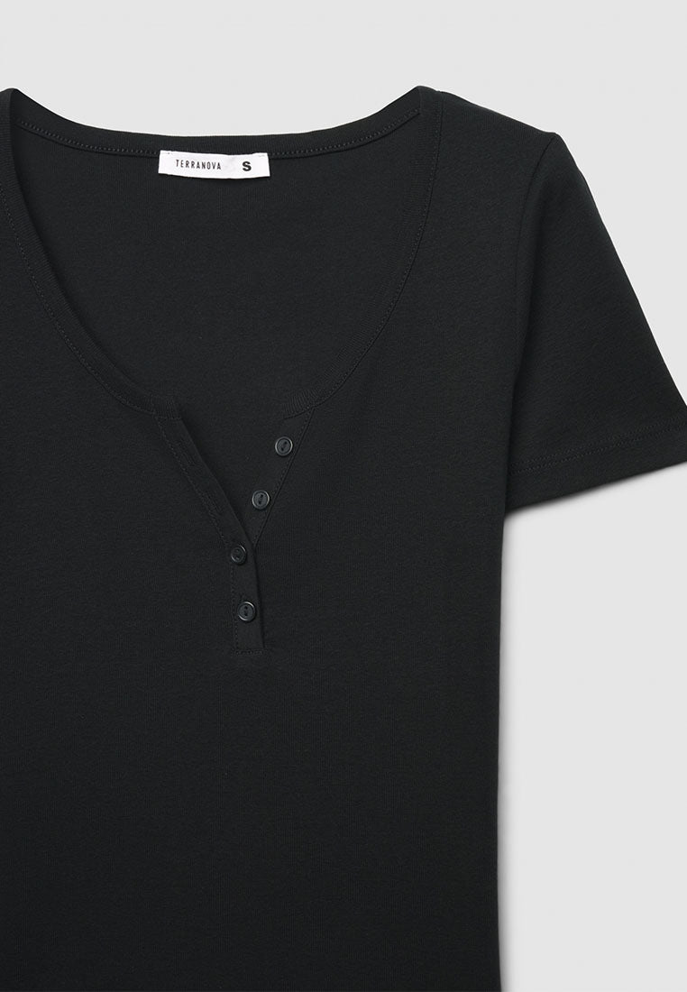 Plain coloured crew neck T-shirt