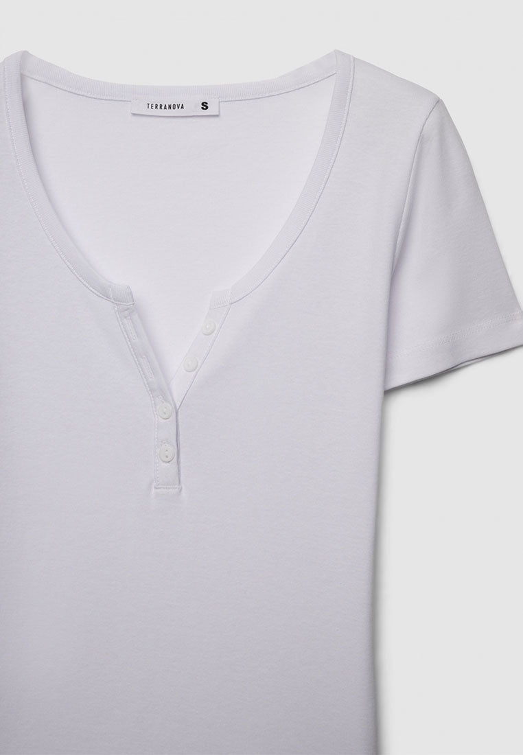 Plain coloured crew neck T-shirt