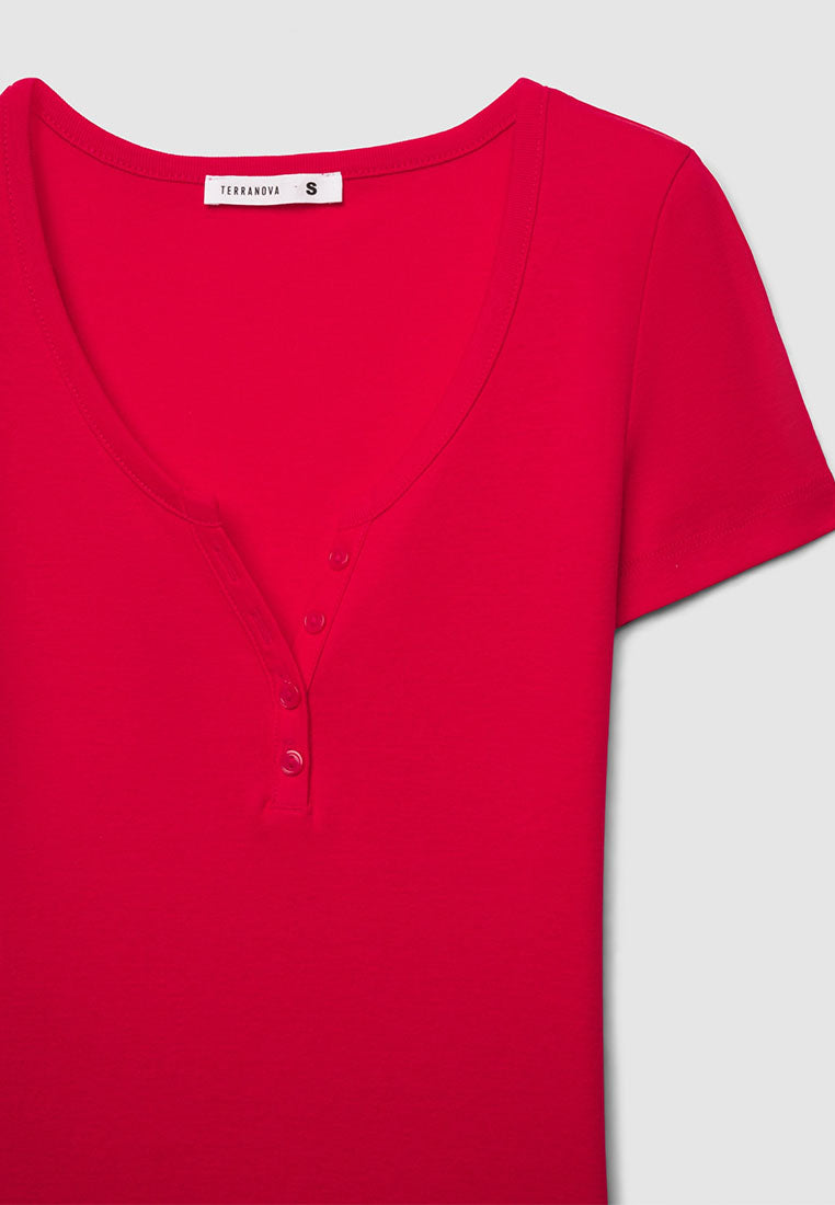Plain coloured crew neck T-shirt