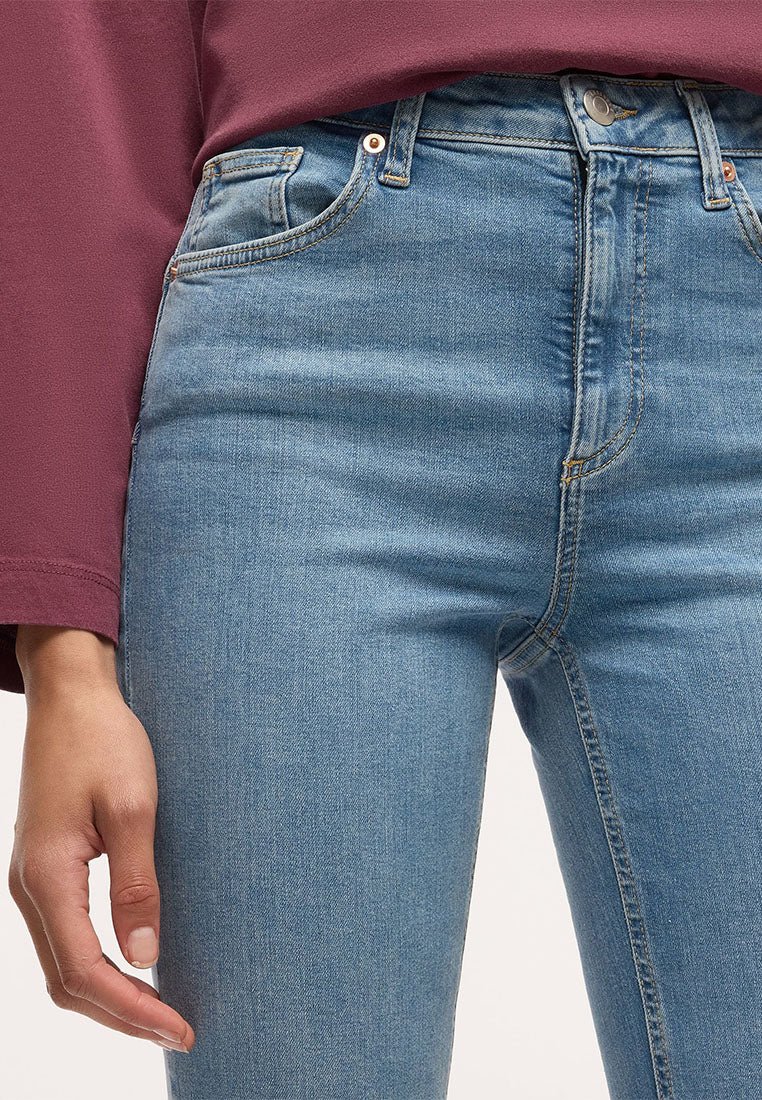Women's High-waisted flared jeans