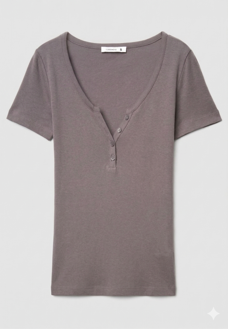 Plain coloured crew neck T-shirt