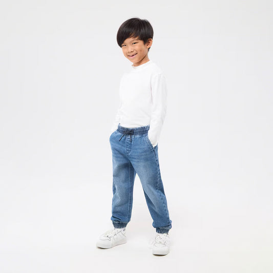 Jogger Model Jeans