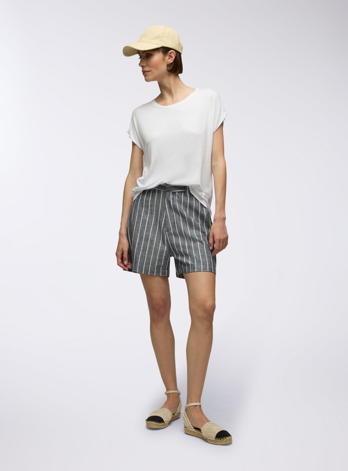 Woman Short pants