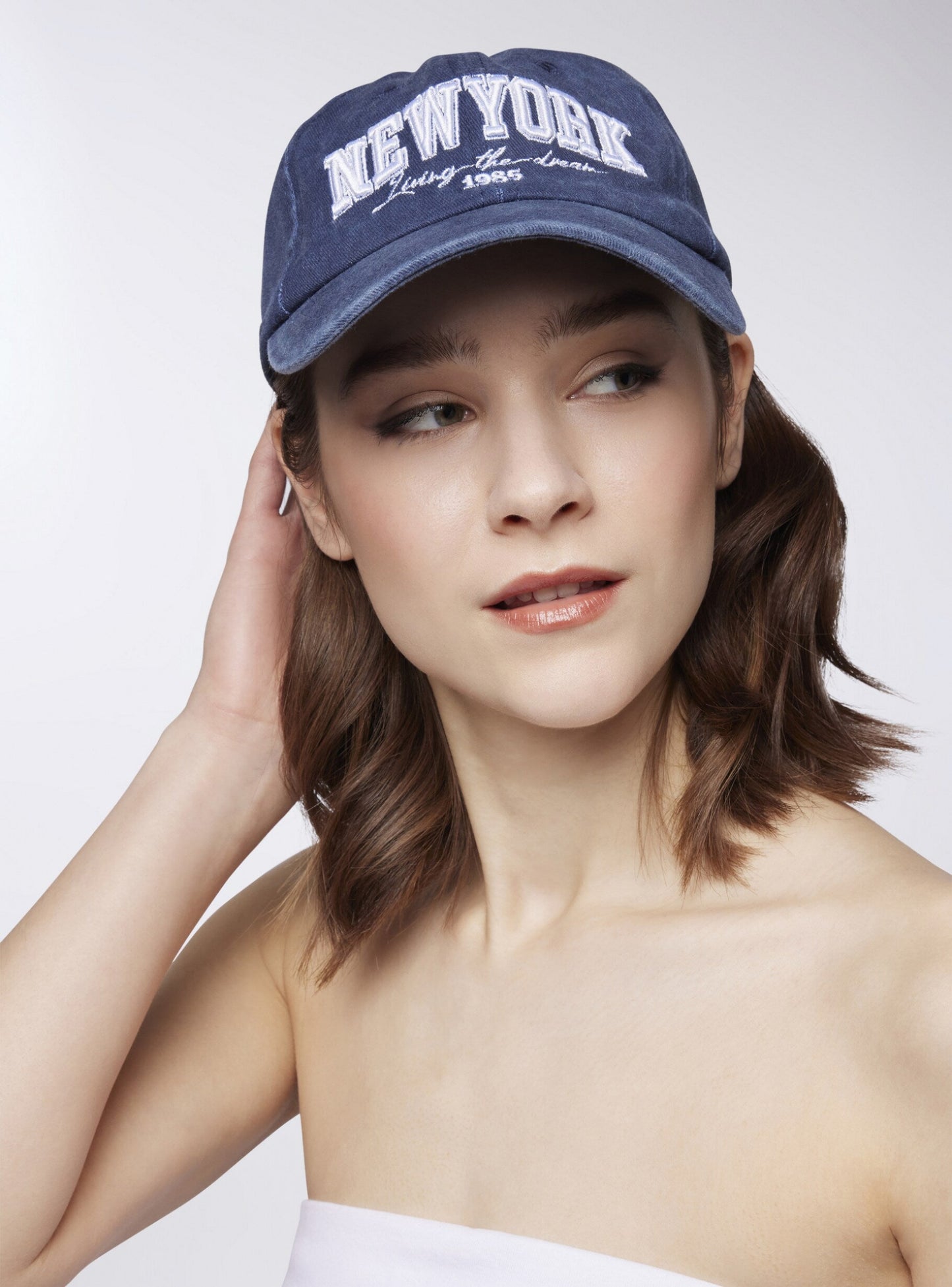 Woman Small-Hat
