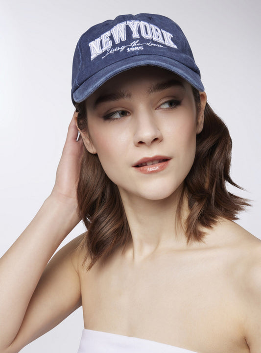 Woman Small-Hat