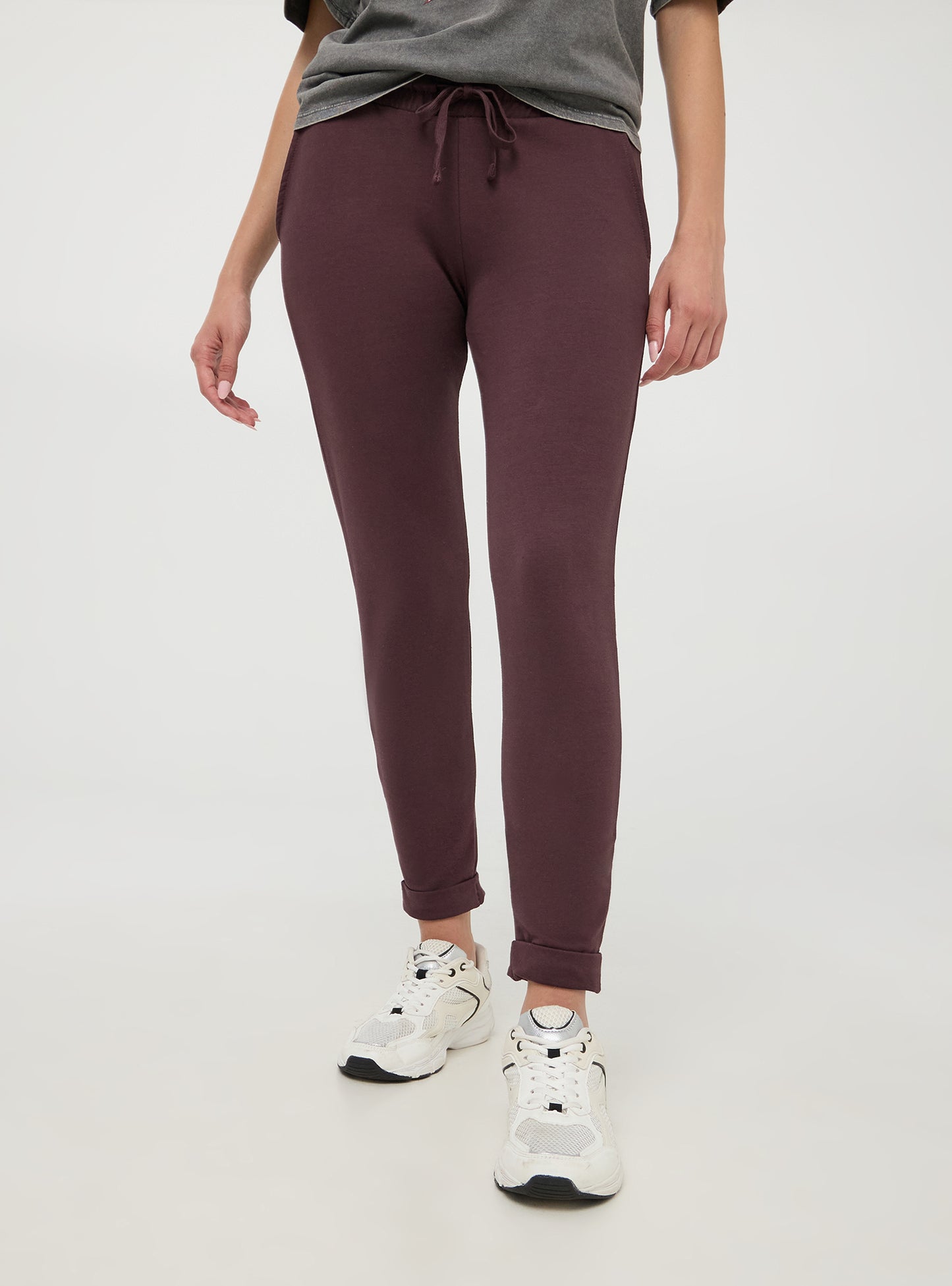 Woman's Full-length gym pants