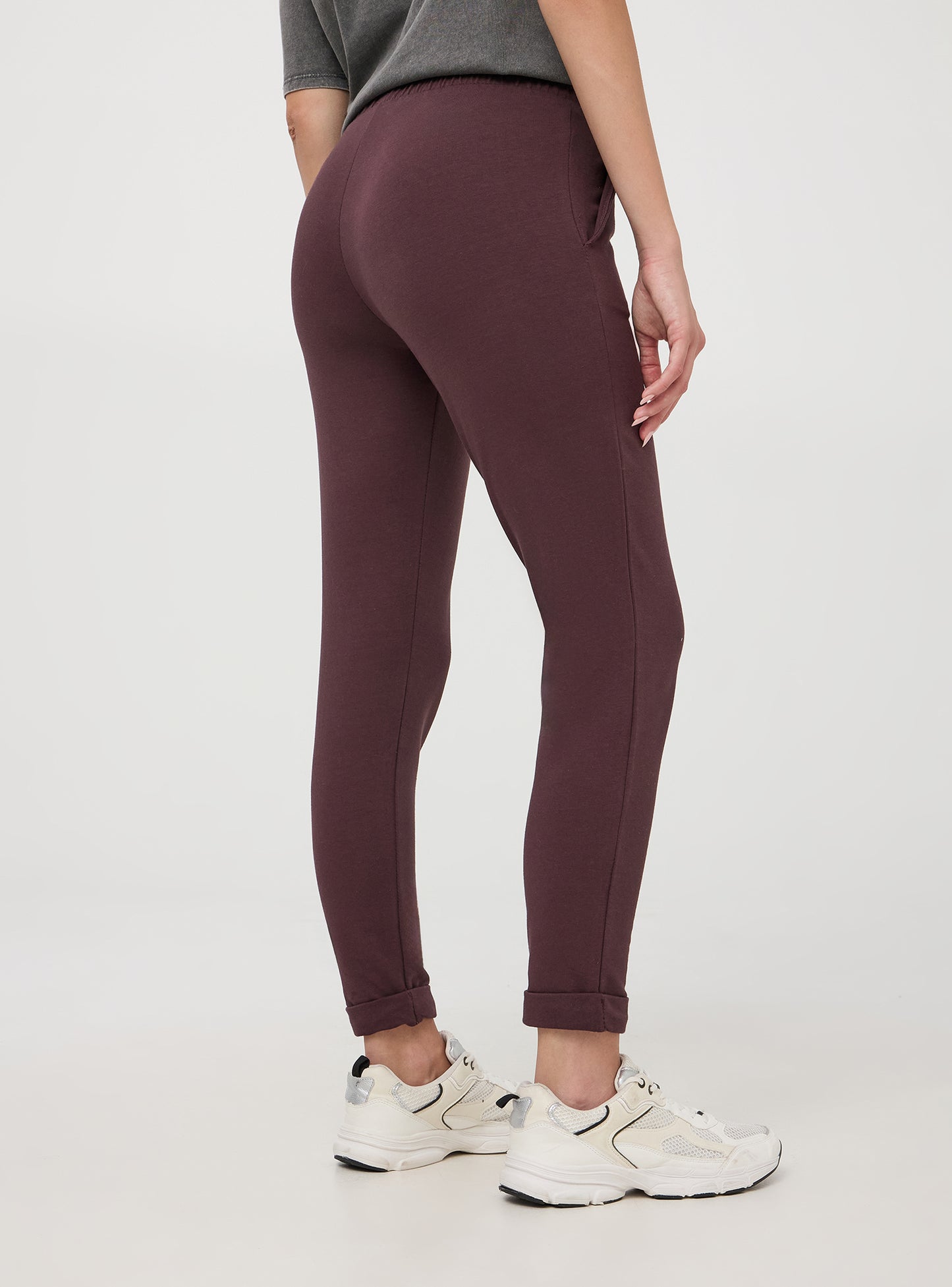 Woman's Full-length gym pants