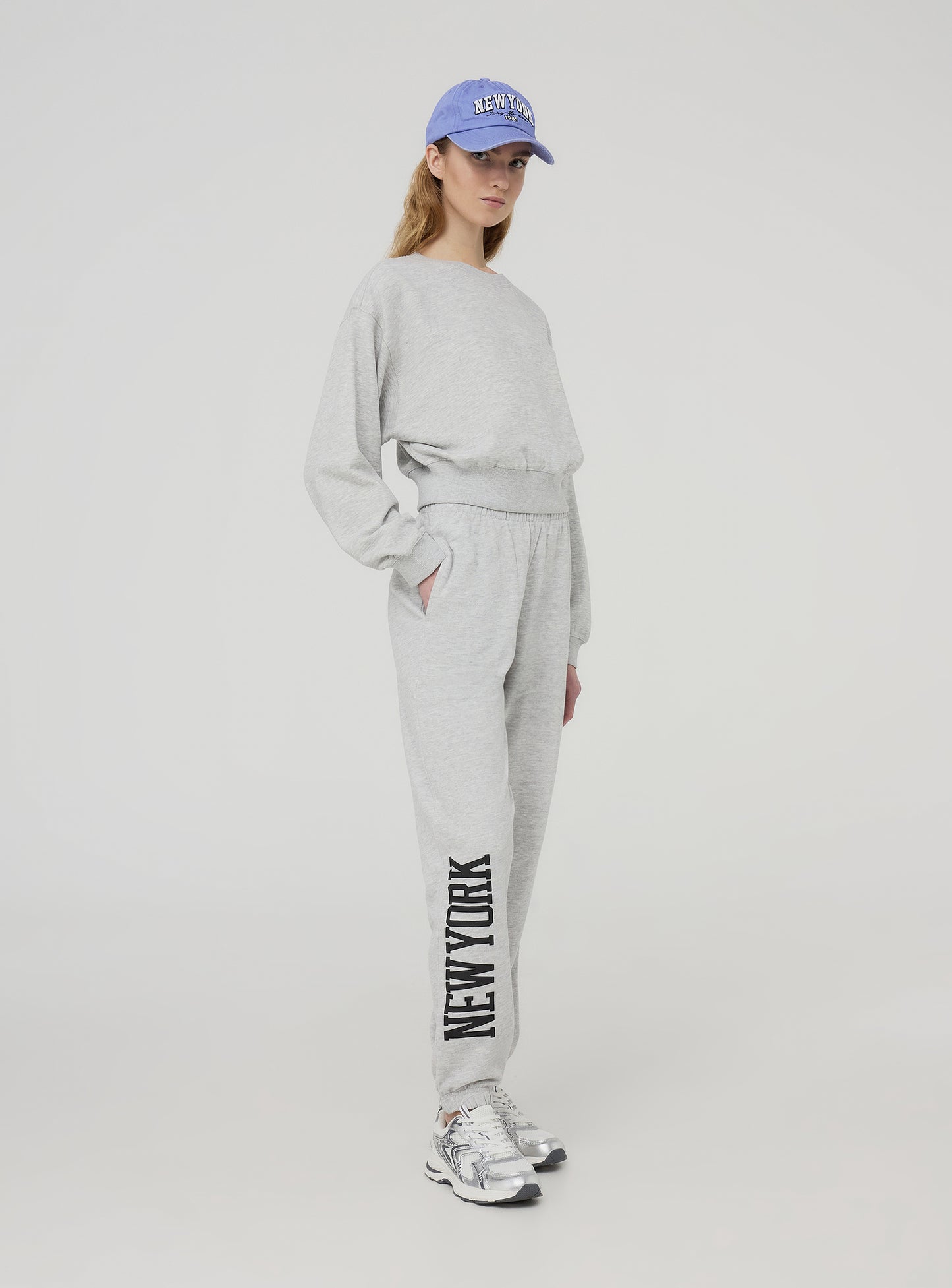 Woman Full-length gym pants