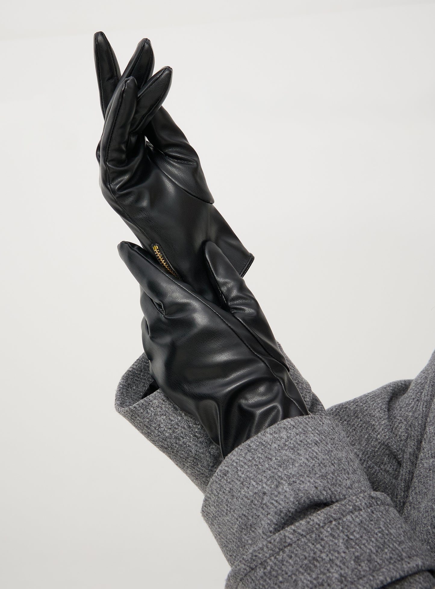 Woman's  Gloves